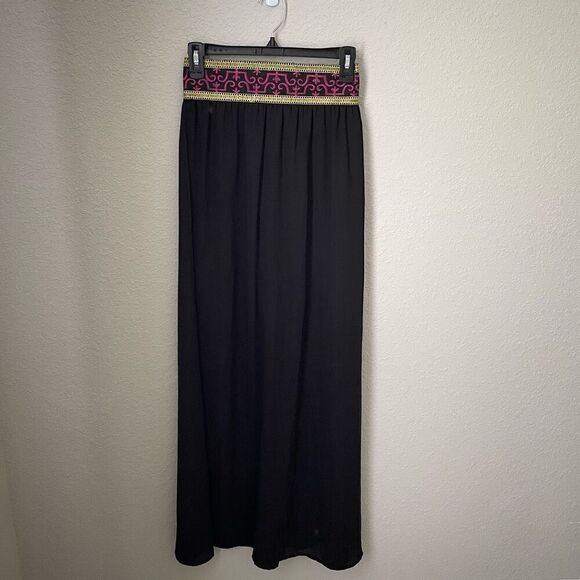 NWT Francesca’s Embroidered Waist Maxi Skirt Size Small - Picture 1 of 7